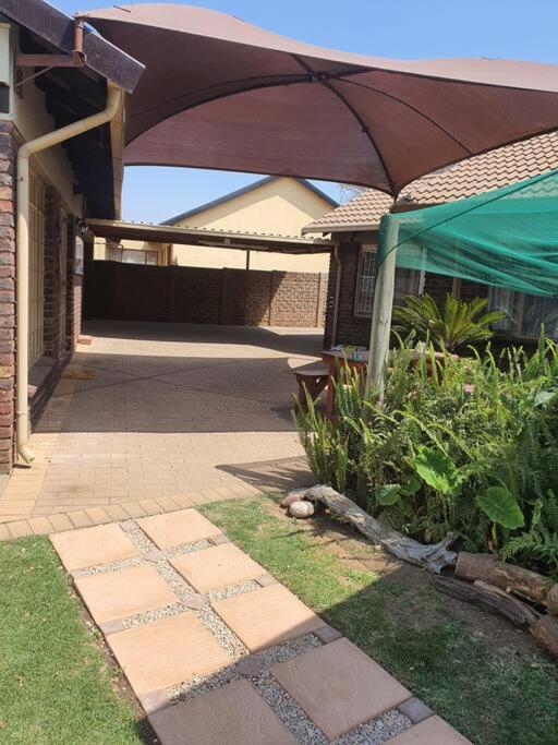 Funky Dot Sleeping Spot Apartment Kempton Park Luaran gambar